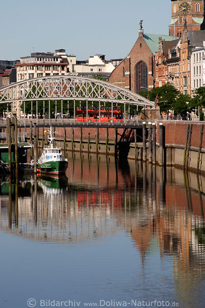 Hamburg Dovenfleet Zollkanal mit Zollschiff Glckstadt