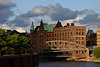 53928_ Hamburg Brcke zur Brookinsel Kibbelsteg Foto vor Backsteinhuser unter Wolken Lichtstimmung Bild