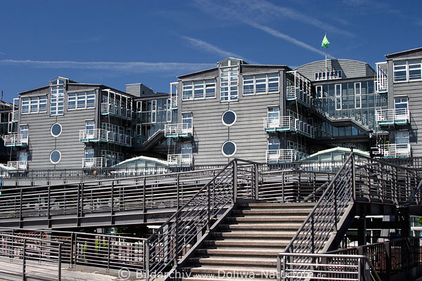 Hamburg Hafen Pressehaus Gruner+Jahr maritime Architektur Rundfenster wie Schiff futuristisch in Grau Einheitsfarbe