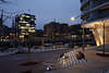 Hafencity Nachtlichter Foto ber Sandtorkai Bootsanleger unter Hamburg glsernem Rundhochhaus