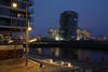 Marco-Polo-Tower in Grasbrookhafen an Hbenerkai in Hamburg Hafencity Nachtlichter Foto an Elbe