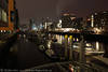 Sandtorhafen Schiffsanleger Boote in Hafencity Nachtlichter Fotos Hamburgs moderner Architektur