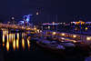 Blaulicht Romantik Nachtfoto in Hafen Hamburg Schiffe an Elbe Landungsbrücken
