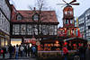 Celle Drehkrippe Weihnachtspyramide auf Weihnachtsmarkt Menschen Bummel Strassenbild