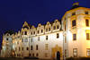 Schloss Perspektive Nachtfoto Celle Residenz gelbe Fassade Fenster Nachtlichte