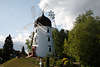 905099_ Gifhorn Windmhle-Denkmal Foto weisser Lady Devorgilla Mhle, altes Windkraftwerk Bild