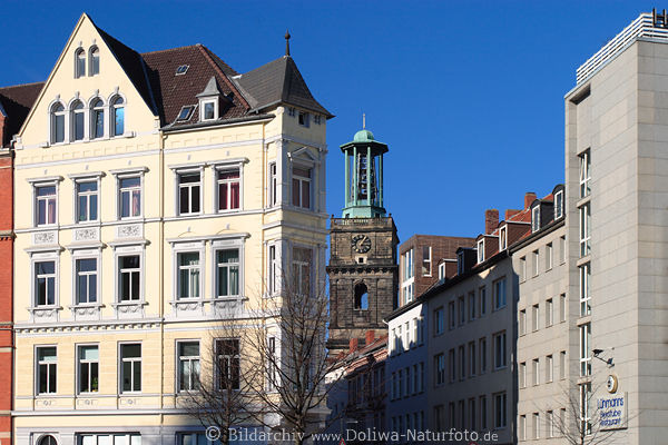 Hannover Architektur neue Huser Fassaden vor alter Aegidienkirche Glockenturm