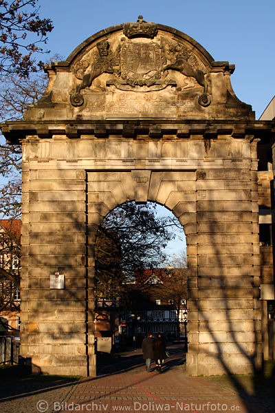 Marstalltor in Hannover Architektur am Hohen Ufer neben Historischen Museum