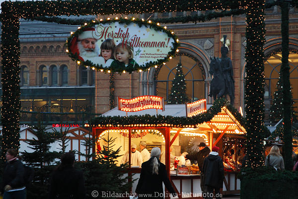 Hannover Weihnachtsmarkt am Bahnhof Aventfest Abendlichter Schmalzkuchen Brezel Verkaufsstand