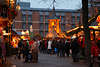 711446_ Hannover Weihnachtsmarkt 2007 Bild, Hannoveraner Familien in Weihnachtszeit auf Marktplatz flanieren