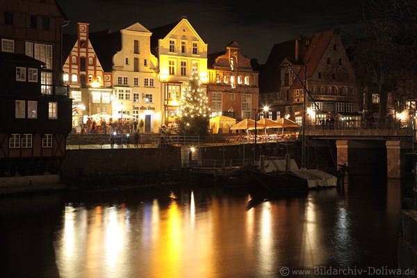 Stintmarkt Lüneburg Altstadt Nachtfotos Ilmenaubrücke Wasser Tannenbaum Weihnachtslichter