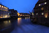 Ilmenau Wasserfluss Lüneburg-Altstadt Nachtfoto Blauwasser um historische Häuser Adventlichter