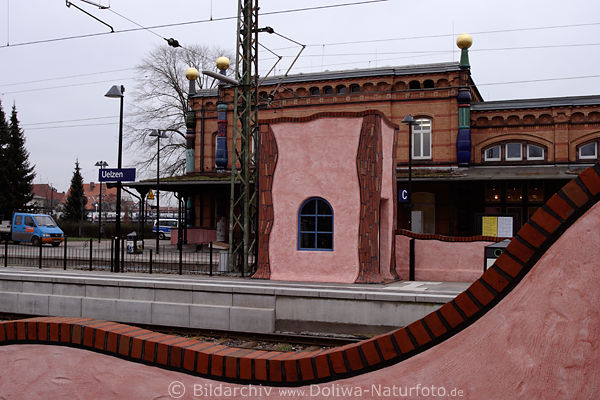 Uelzen Hundertwasser Bahnhof Foto futuristisches Wahrzeichen
