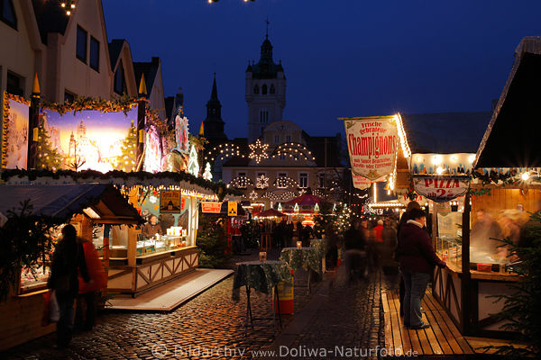 Verden romantische Adventreise, Weihnachtsmarkt Abendlichter vor Rathaus