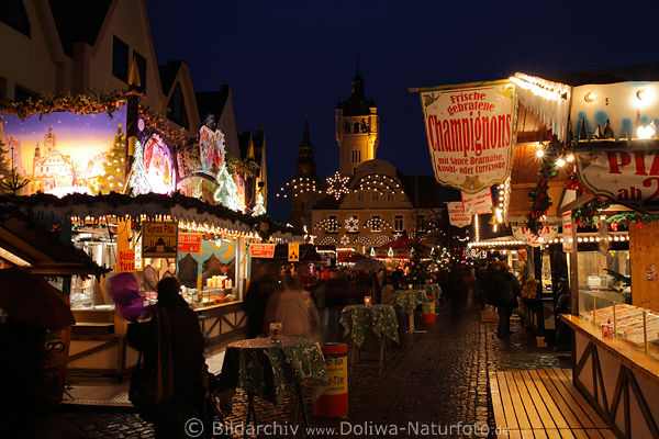 Verdener Advent Weihnachtsmarkt am Rathaus und Johanniskirche in der Große Strasse Abendstimmung