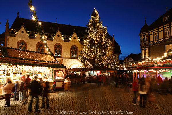 Goslar romantische Weihnachten Foto Marktplatz Weihnachtsbaum Menschen Adventsst�nde