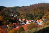 Bad Grund romantische Bergstadt Dächer im Harz Herbstwald Goldenfarbenüpracht Naturbild
