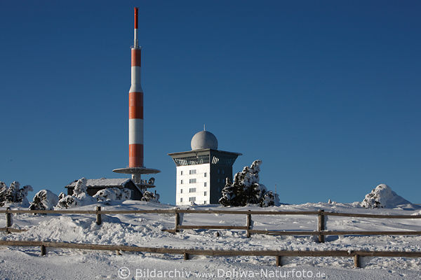 Brocken Berg Hotel Herberge ehemaliger Fernsehturm Mast Winterbild