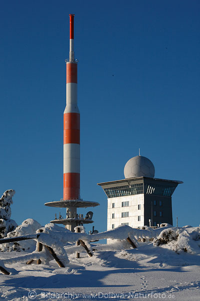 Brocken Gipfel Harzgebirge Turm Antennen über Schnee Winterbild