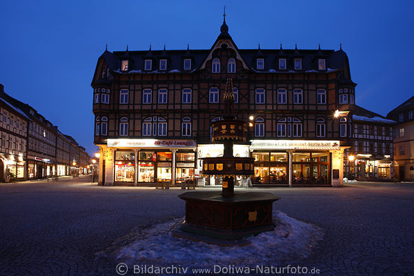 Wernigerode Marktplatz-Brunnen vor Konditorei Caf am Markt Nachtfoto