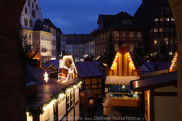 Hildesheim Altstadt Weihnachtsmarkt Buden Abend bunte Lichter D�mmerung