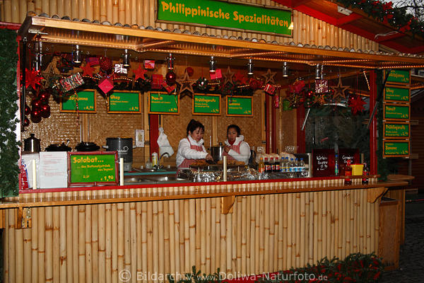 Philippinische Sp�zialit�ten auf Hildesheimer Weihnachtsmarkt Foto Marktstand aus Bambusrohren