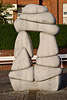 702160_ Denkmal Skulptur aus Steinen Foto auf Seepromenade in Malente