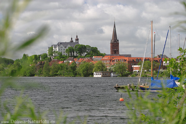 Pln Grossersee Wasserblick zu Schloss Kirchturm ber Grnufer