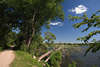 1100628_Postsee Uferweg Baumallee am Wasser Landschaftsbild