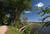 1100628_Postsee Uferweg Baumallee am Wasser Landschaftsbild