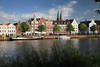 Lübeck Obertrave Ufer-Architektur Boote in Wasser Schilfblick
