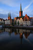 Lübeck Altstadt in Abendlicht Kirchtürme Spiegelung in Wasser