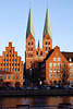 Marienkirche Turmduo L�becker Altstadt an der Trave in Abendlicht