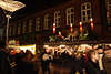 610520_Lübecker Weihnachtsmarkt Fotos Adventzeit in Altstadt am Rathausplatz Nikolaus auf Schlitten