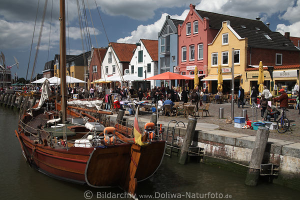 Husum Hafenbild Segelboot Yacht Husumer Au Markt Huser Foto am Tidenhafen