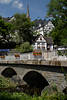 705027_ Bad Berleburg Ederbrücke Foto Kirche über Altstadt bunte Fachwerkhäuser unterm Hain & Schulrainchen