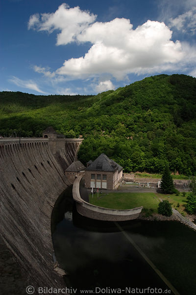 Staudamm auf Edersee Talsperre Mauer bei Waldeck
