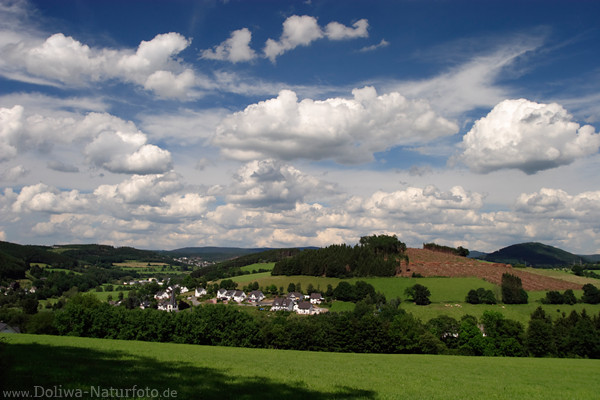 Schmallenberg in Hochsauerland Landschaft Wolkenstimmung Naturbild