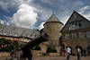 Waldeck Schloss Kanone Touristen Wolkenstimmung unterm Turm