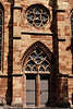 704760_ Liebfrauenkirche Detail gotischer Baukunst über seitlichem Eingang in Frankenberg