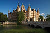Schwerin Schloss an Inselbrcke in Burgsee Wasserlandschaft gelegen, Schloss der Herzge Foto