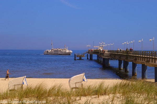 Bansin Seebr�cke Mole Meer Ostseek�ste Schiff Touristen