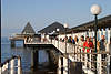 41699_ Heringsdorf Seebad Touristen Ausflug zur Seebr�cke auf Pf�hlen in Ostsee & Meer Wasser