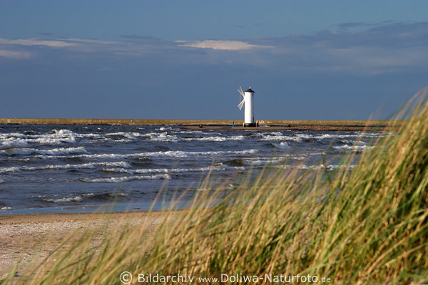 Ostsee K�ste Leuchtturm Wei�e Leuchtbake D�nnengras in Wind bei Swinem�nde