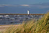 42008_ Ostsee K�ste Leuchtturm Wei�e Leuchtbake D�nnengras in Wind bei Swinem�nde