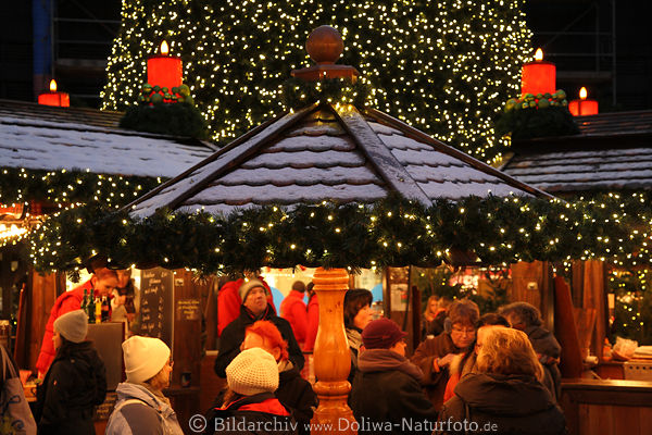 Hamburger Adventstand Kerzenlicht Weihnachtsmarkt Hütte Winter Tannenbaum