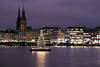 Hamburg Alstersee Weihnachtsbaum Adventslichter City-Skyline am Wasser