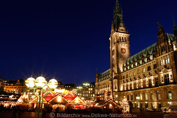 Weihnachten Advent am Hamburger Rathausmarkt in Licht Foto Weihnachtszeit bei Nacht