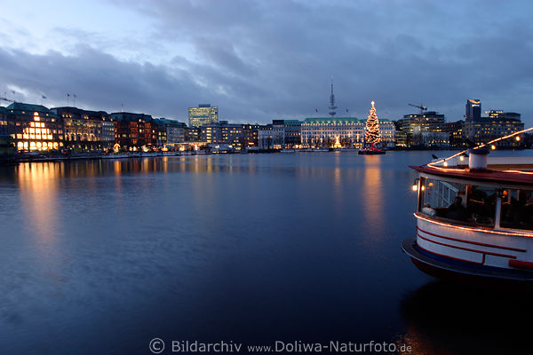 Hamburg Alsterschiff Christbaum in Wasser, Citypanorama Weihnacht Lichter Hotel Vier-Jahreszeiten Blick