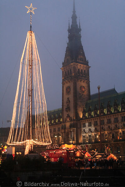 Weihnachtsbaum am Hamburger Rathaus Weihnachtsmarkt